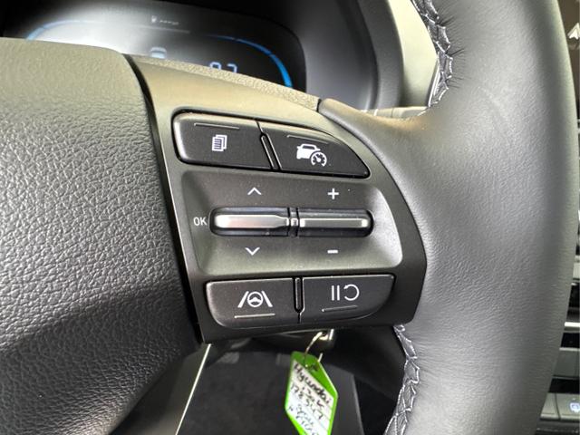 Hyundai / i30 / Grau / / / NAVI RFK LED PDC v+h