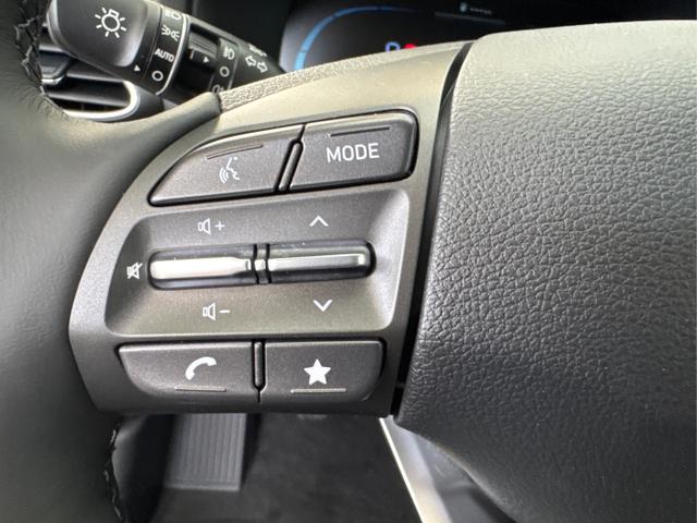 Hyundai / i30 / Grau / / / NAVI RFK LED PDC v+h