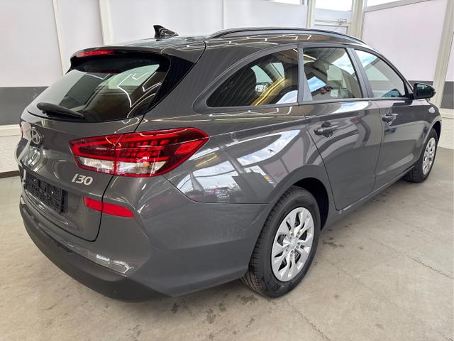 Hyundai / i30 / Grau / / / NAVI RFK LED PDC v+h