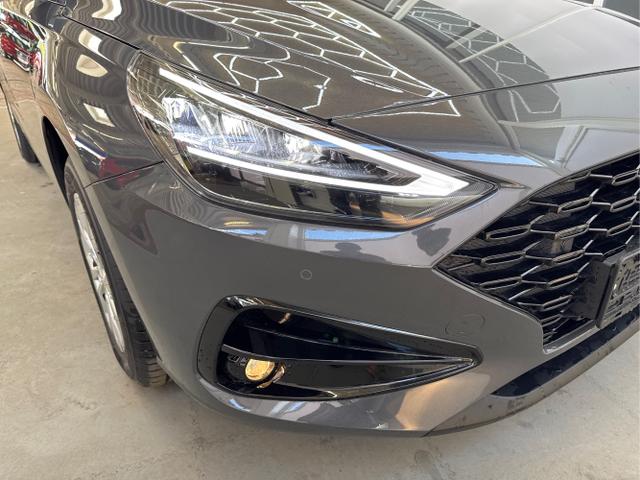 Hyundai / i30 / Grau / / / NAVI RFK LED PDC v+h