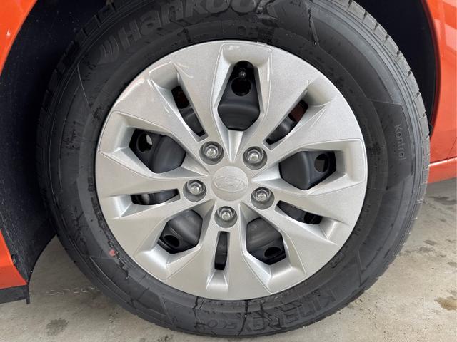 Hyundai / i30 / Orange / / / NAVI RFK LED PDC v+h