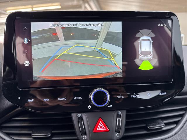 Hyundai / i30 / Orange / / / NAVI RFK LED PDC v+h