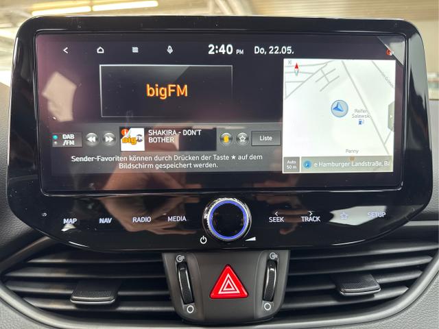 Hyundai / i30 / Orange / / / NAVI RFK LED PDC v+h