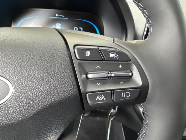 Hyundai / i30 / Orange / / / NAVI RFK LED PDC v+h
