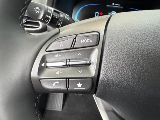 Hyundai / i30 / Orange / / / NAVI RFK LED PDC v+h