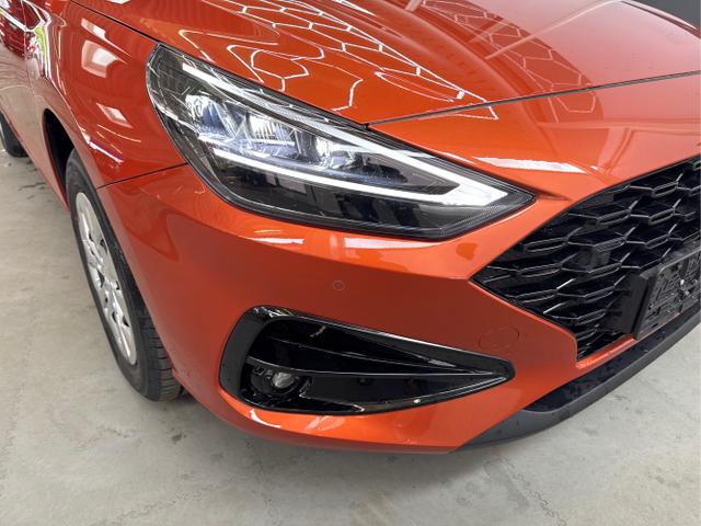 Hyundai / i30 / Orange / / / NAVI RFK LED PDC v+h