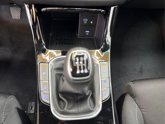 Hyundai / i30 / Weiß / / / SHZ NAVI KLIMAAUTOMATIK ALU SmartKey 