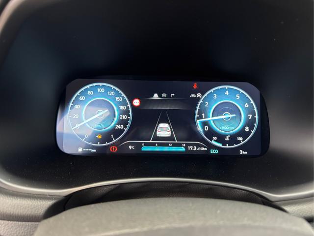 Hyundai / i30 / Weiß / / / SHZ NAVI KLIMAAUTOMATIK ALU SmartKey 