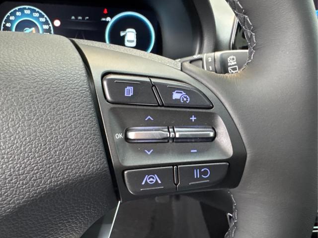 Hyundai / i30 / Weiß / / / SHZ NAVI KLIMAAUTOMATIK ALU SmartKey 
