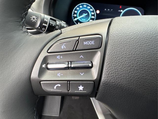 Hyundai / i30 / Weiß / / / SHZ NAVI KLIMAAUTOMATIK ALU SmartKey 