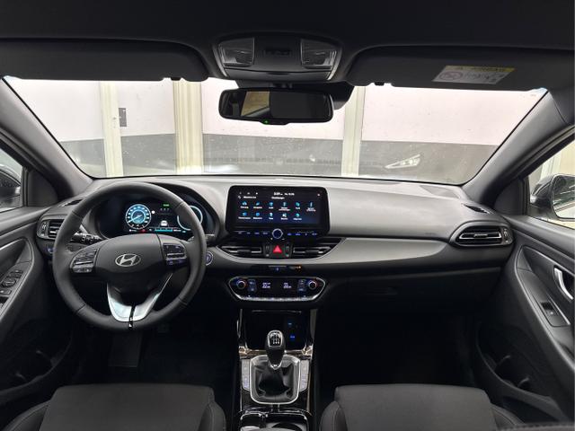 Hyundai / i30 / Weiß / / / SHZ NAVI KLIMAAUTOMATIK ALU SmartKey 