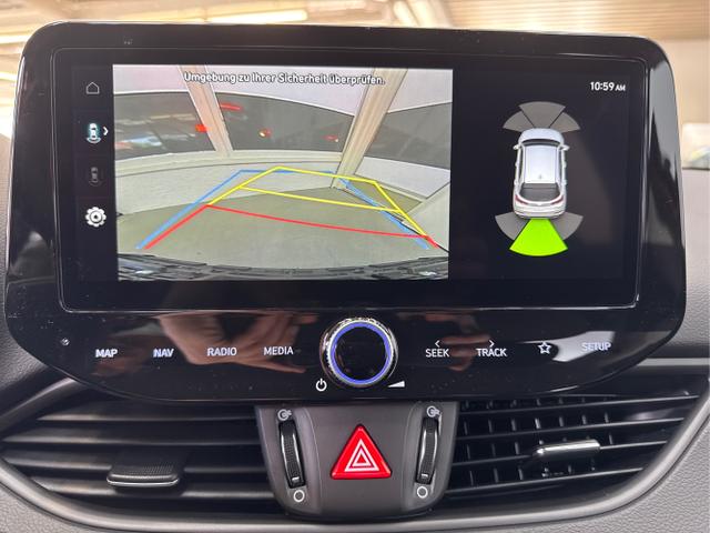 Hyundai / i30 / Rot / / / SHZ NAVI ALU LED RFK PDC