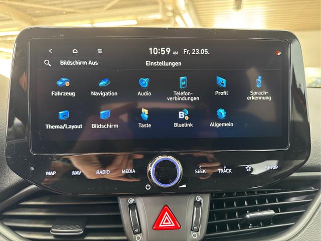 Hyundai / i30 / Rot / / / SHZ NAVI ALU LED RFK PDC
