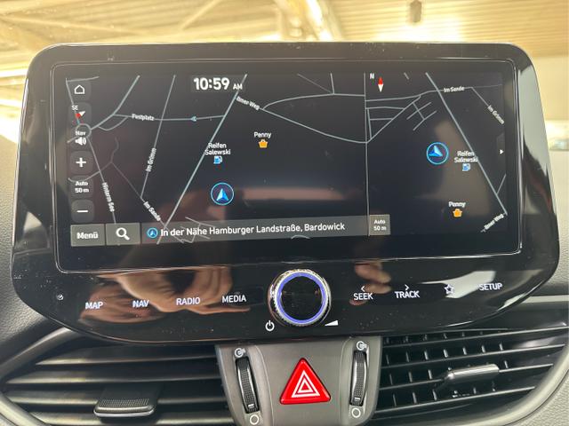 Hyundai / i30 / Rot / / / SHZ NAVI ALU LED RFK PDC