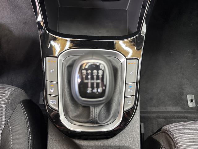Hyundai / i30 / Rot / / / SHZ NAVI ALU LED RFK PDC