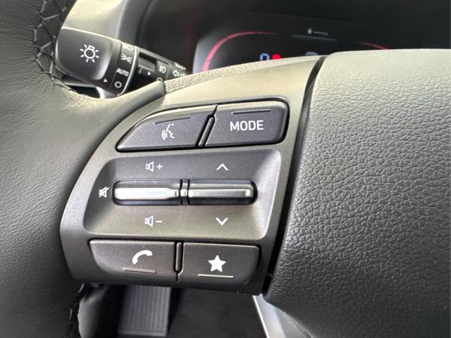 Hyundai / i30 / Rot / / / SHZ NAVI ALU LED RFK PDC