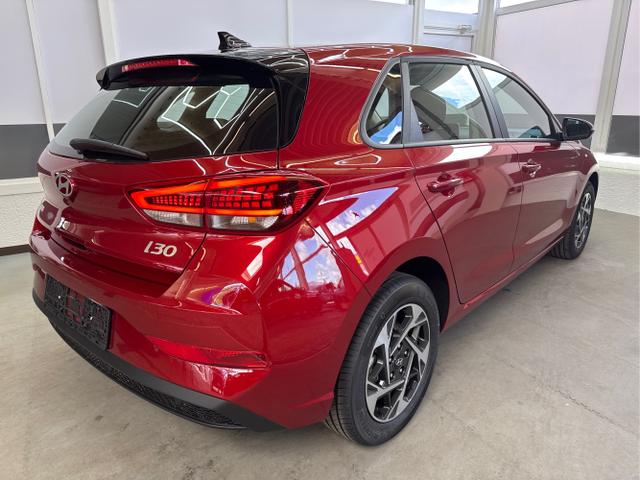 Hyundai / i30 / Rot / / / SHZ NAVI ALU LED RFK PDC