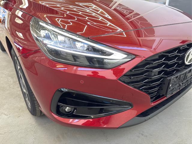 Hyundai / i30 / Rot / / / SHZ NAVI ALU LED RFK PDC