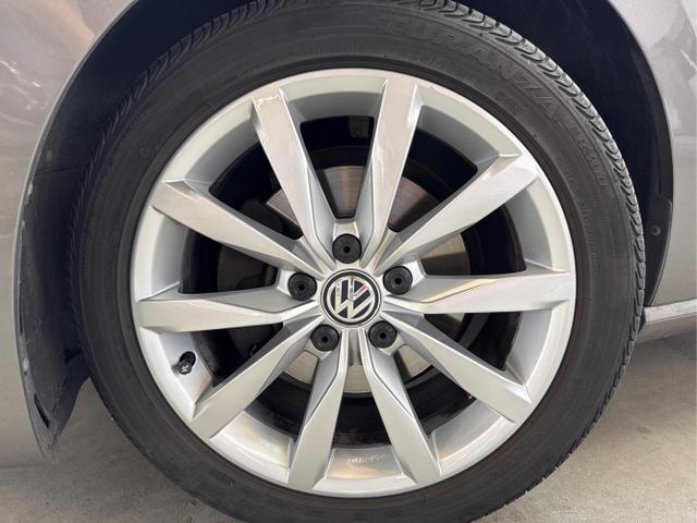 Volkswagen / Golf / Grau / / / DSG AHK WP NAVI XENON 