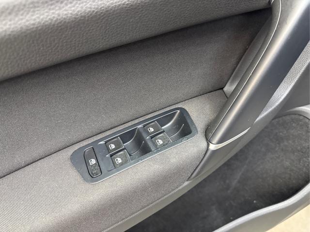 Volkswagen / Golf / Grau / / / DSG AHK WP NAVI XENON 