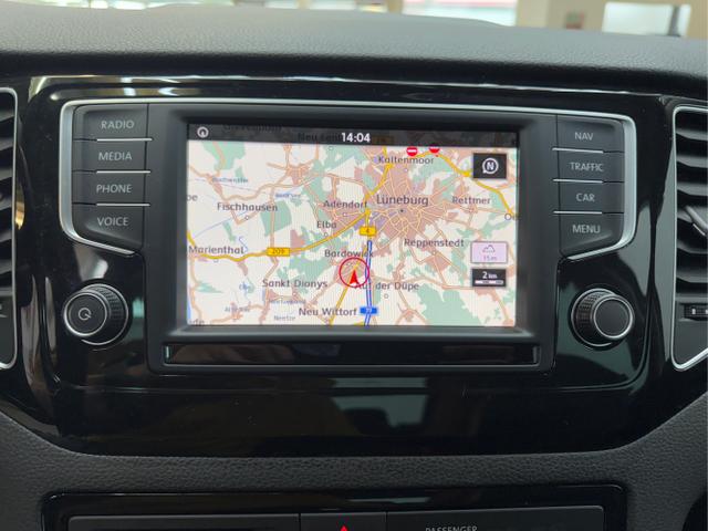 Volkswagen / Golf / Grau / / / DSG AHK WP NAVI XENON 