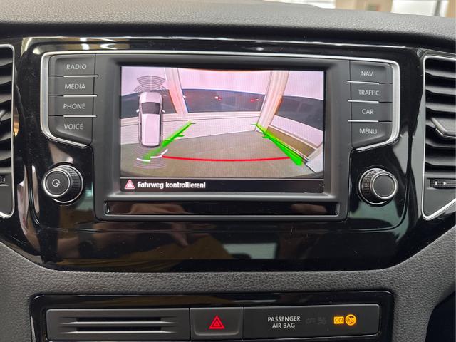 Volkswagen / Golf / Grau / / / DSG AHK WP NAVI XENON 
