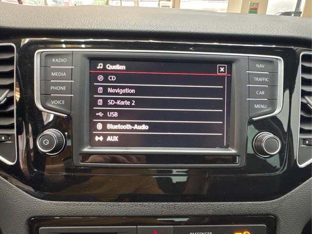 Volkswagen / Golf / Grau / / / DSG AHK WP NAVI XENON 