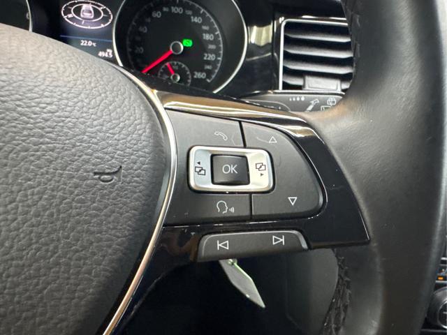 Volkswagen / Golf / Grau / / / DSG AHK WP NAVI XENON 
