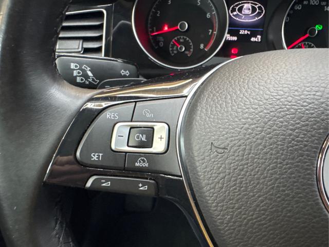 Volkswagen / Golf / Grau / / / DSG AHK WP NAVI XENON 