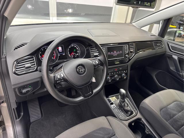Volkswagen / Golf / Grau / / / DSG AHK WP NAVI XENON 