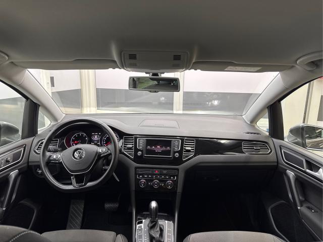 Volkswagen / Golf / Grau / / / DSG AHK WP NAVI XENON 