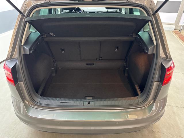 Volkswagen / Golf / Grau / / / DSG AHK WP NAVI XENON 