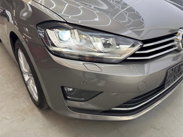 Volkswagen / Golf / Grau / / / DSG AHK WP NAVI XENON 