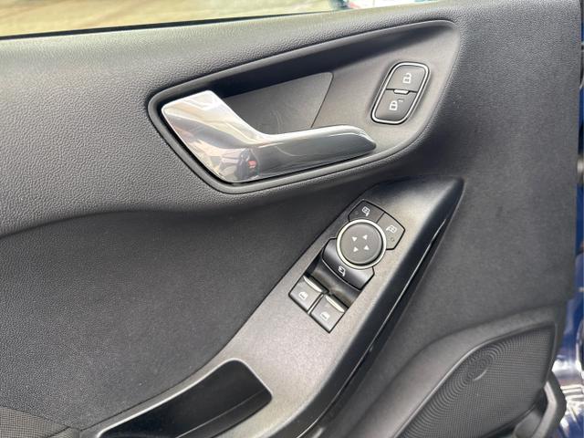 Ford / Fiesta / Blau / / / RADIO KLIMA SHZ PDC