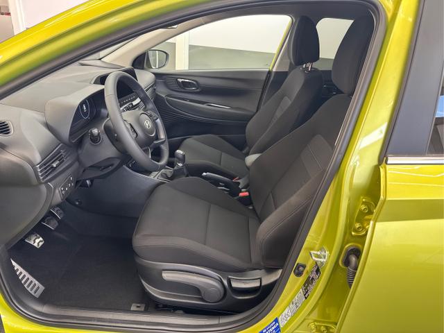 Hyundai / BAYON / Grün / / / NAVI SHZ RFK PDC KLIMAAUTOMATIK Licht/Regensensor