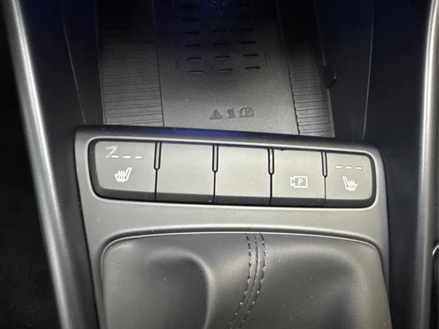 Hyundai / BAYON / Grün / / / NAVI SHZ RFK PDC KLIMAAUTOMATIK Licht/Regensensor