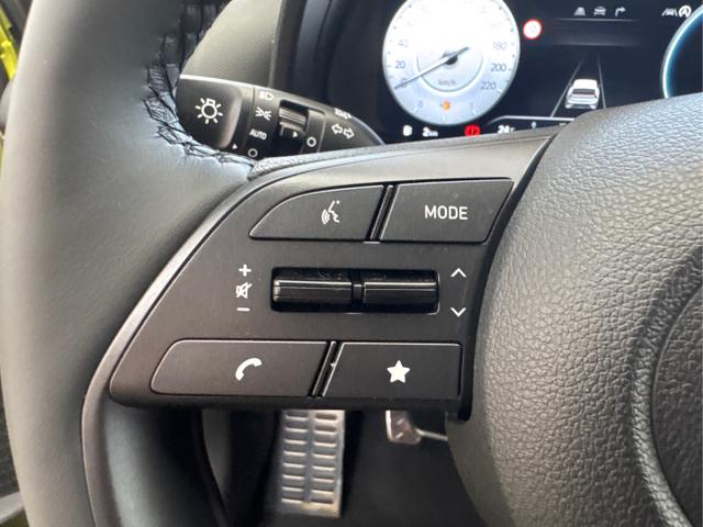 Hyundai / BAYON / Grün / / / NAVI SHZ RFK PDC KLIMAAUTOMATIK Licht/Regensensor