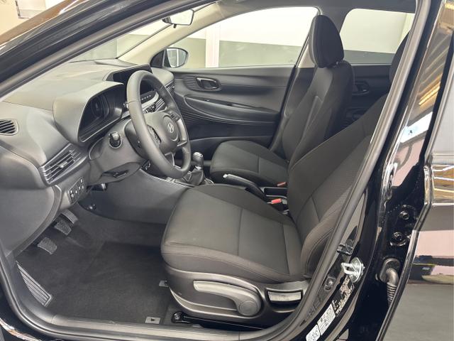Hyundai / i20 / Schwarz / / / WP NAVI RFK TEMPOMAT