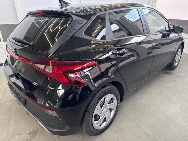 Hyundai / i20 / Schwarz / / / WP NAVI RFK TEMPOMAT