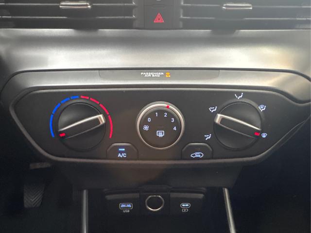 Hyundai / i20 / Schwarz / / / WP NAVI RFK TEMPOMAT