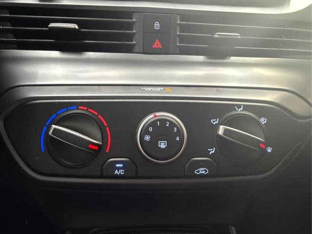Hyundai / i20 / Grau / / / NAVI RFK TEMPOMAT