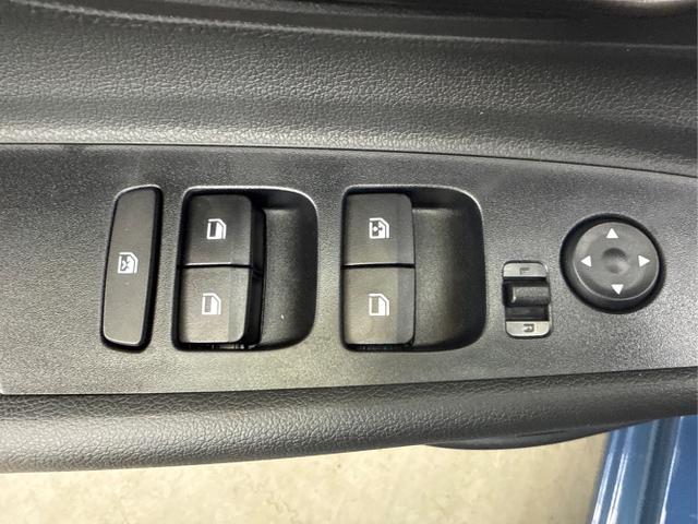Hyundai / i20 / Blau / / / WP KLIMAAUTOMATIK NAVI RFK TEMPOMAT
