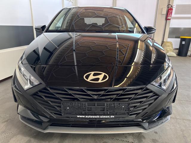 Hyundai / i20 / Schwarz / / / NAVI RFK TEMPOMAT