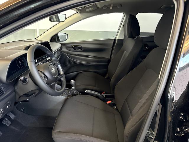 Hyundai / i20 / Schwarz / / / NAVI RFK TEMPOMAT