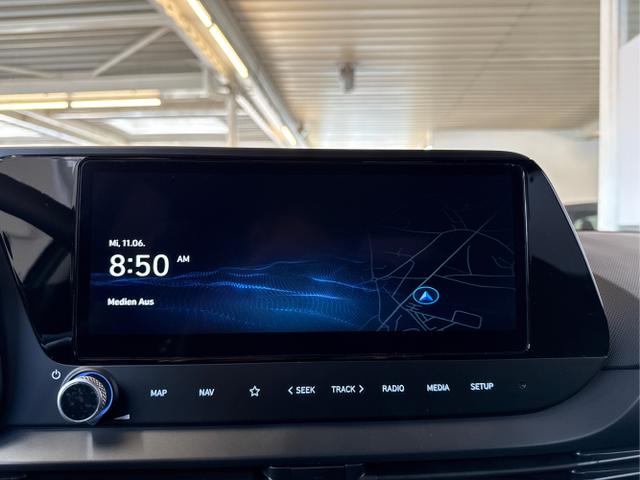 Hyundai / i20 / Schwarz / / / NAVI RFK TEMPOMAT
