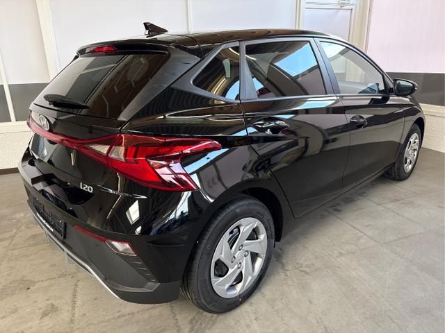 Hyundai / i20 / Schwarz / / / NAVI RFK TEMPOMAT