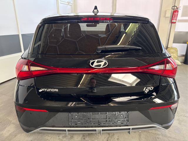 Hyundai / i20 / Schwarz / / / NAVI RFK TEMPOMAT
