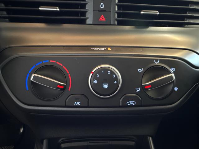 Hyundai / i20 / Schwarz / / / NAVI RFK TEMPOMAT