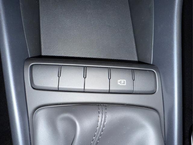 Hyundai / i20 / Schwarz / / / NAVI RFK TEMPOMAT