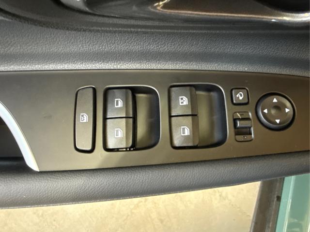Hyundai / BAYON / Grün / / / NAVI SHZ RFK PDC KLIMAAUTOMATIK